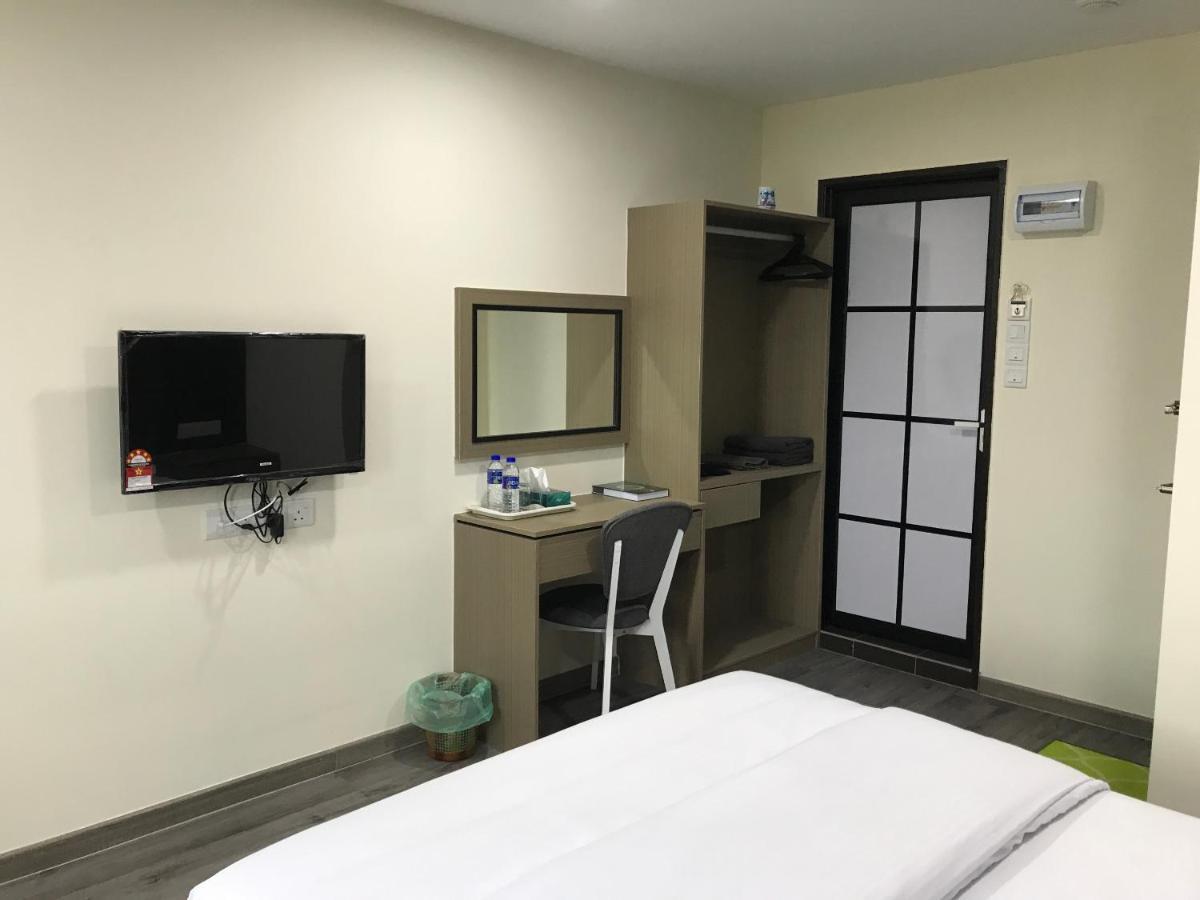 Oyo 90506 Z Stay Inn Hotel Simpang Renggam Extérieur photo