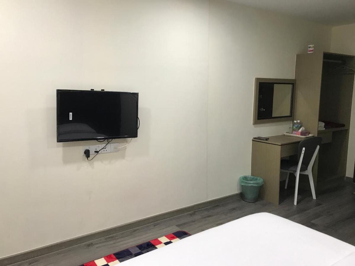 Oyo 90506 Z Stay Inn Hotel Simpang Renggam Extérieur photo