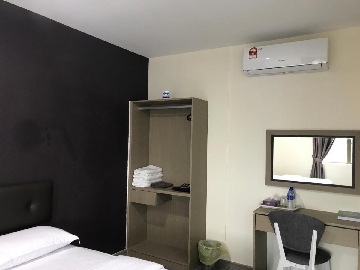 Oyo 90506 Z Stay Inn Hotel Simpang Renggam Extérieur photo