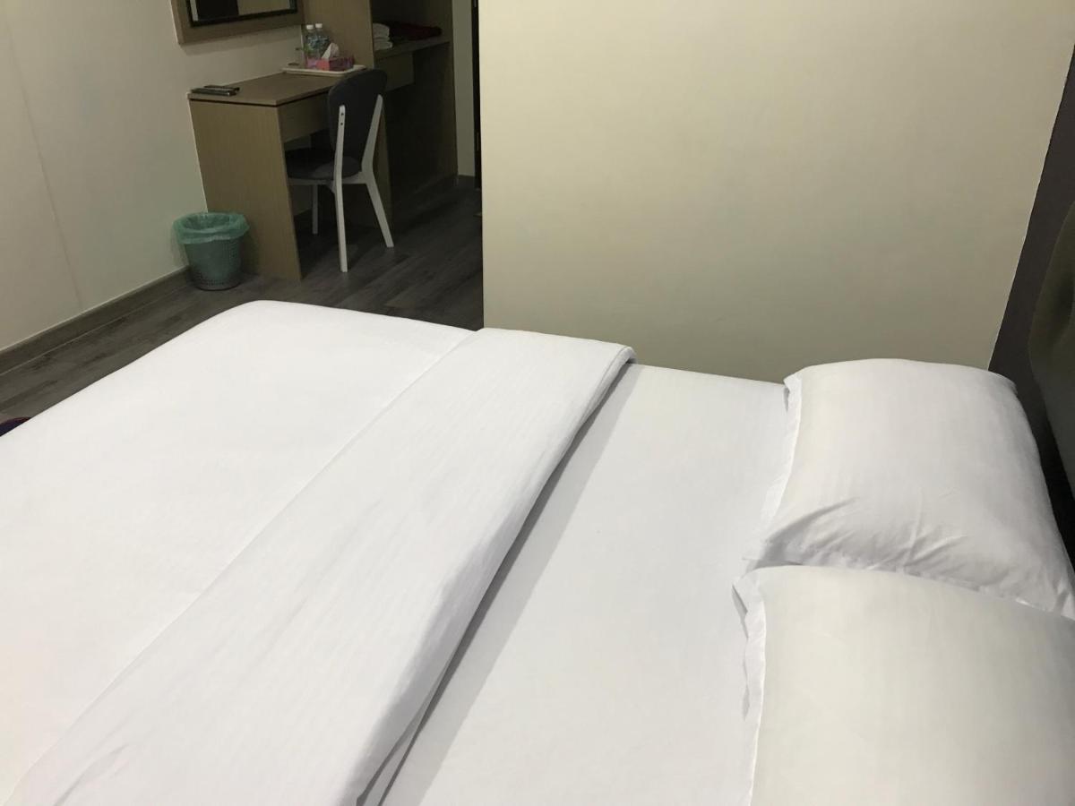 Oyo 90506 Z Stay Inn Hotel Simpang Renggam Extérieur photo