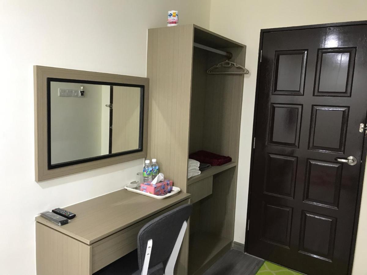 Oyo 90506 Z Stay Inn Hotel Simpang Renggam Extérieur photo